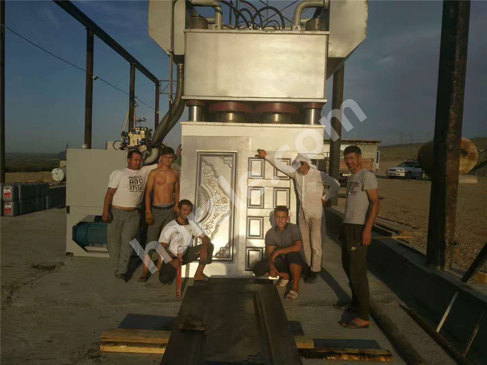 HARSLE Stalen deur Embossing Machine installatie in Oezbekistan